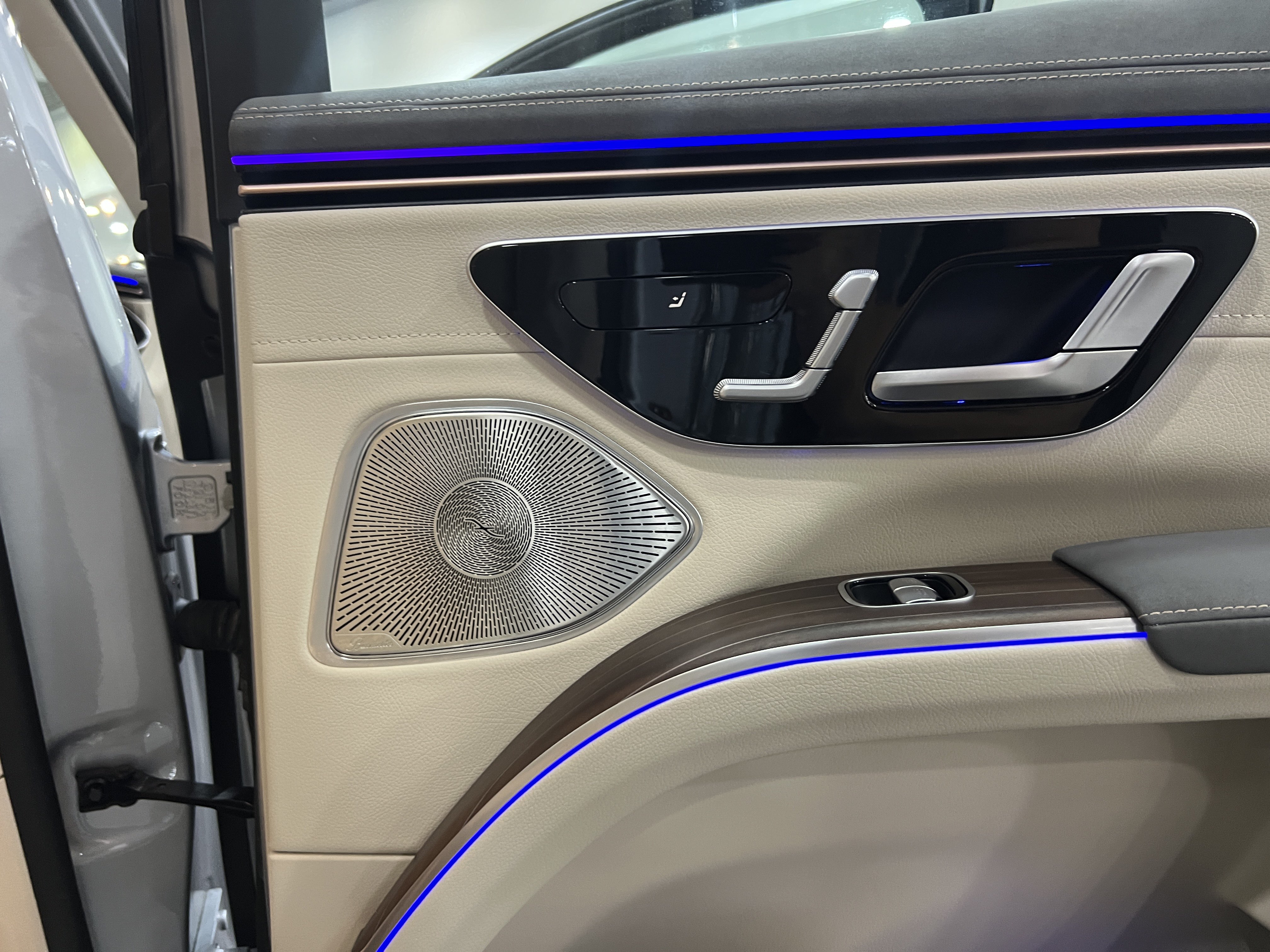 Mercedes-Benz EQS SUV 2023 car image #41