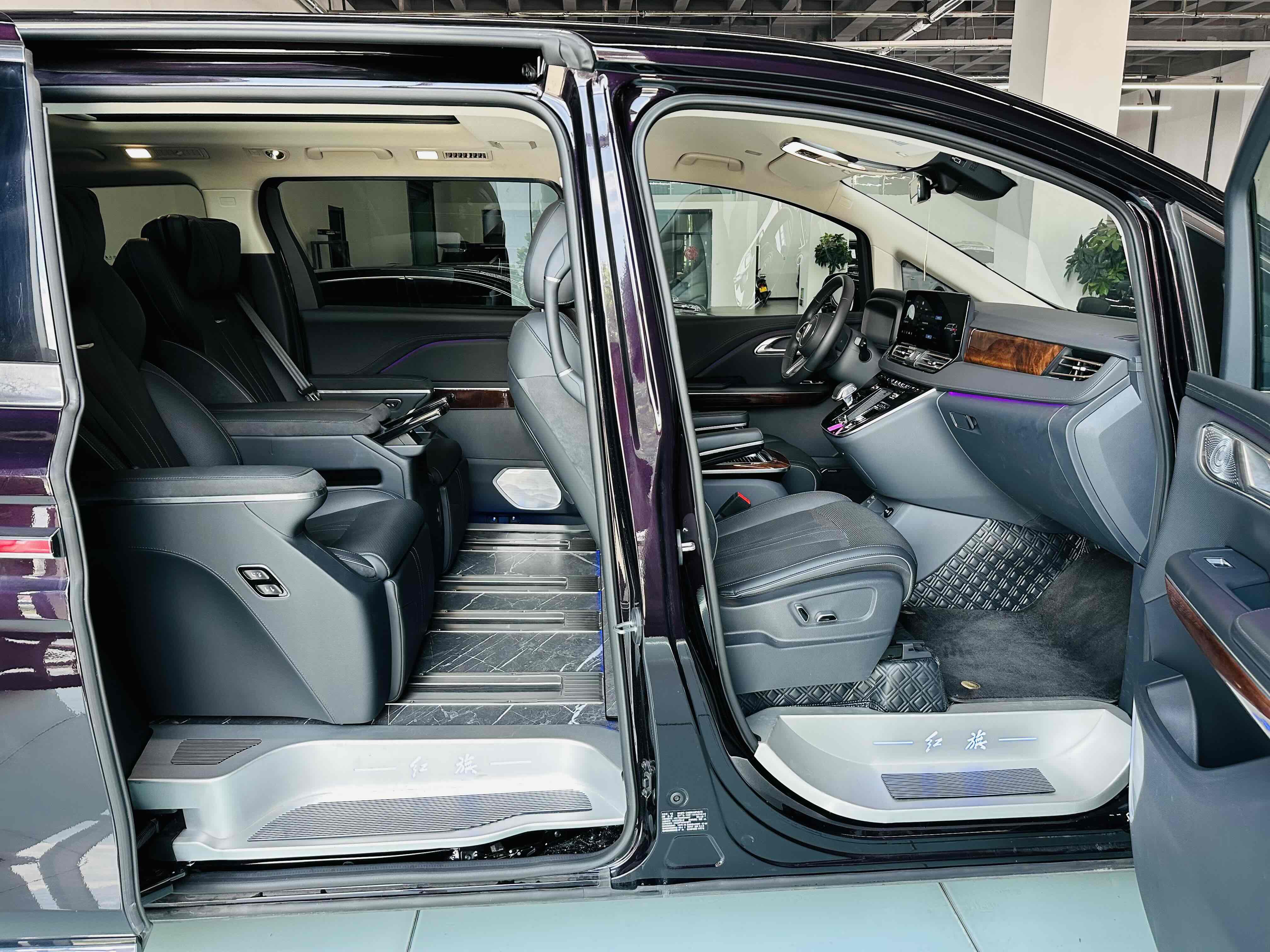 HongQi HQ9 PHEV 2024 #41 HongQi HQ9 PHEV 2024 car image #41