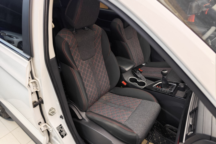 T5 2019 car image #41