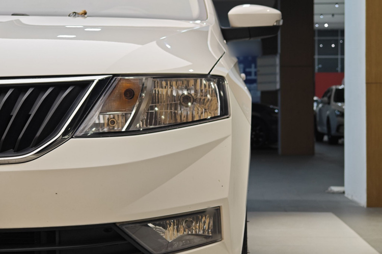 Skoda Rapid Spaceback 2019 car image #41