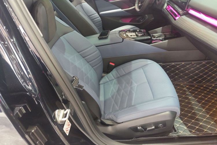 BMW i5 2024 car image #41