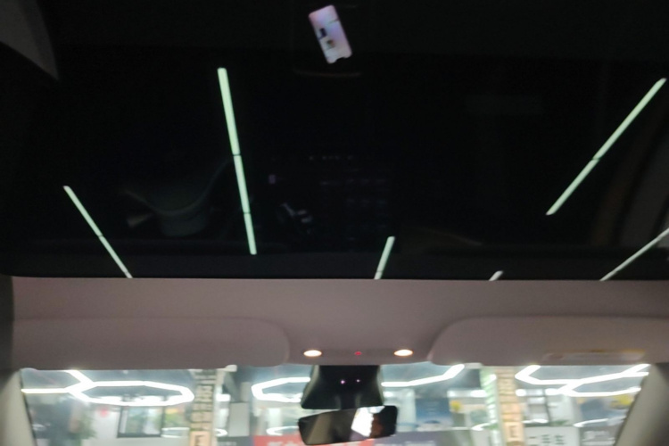 Tesla Model Y 2023 car image #18