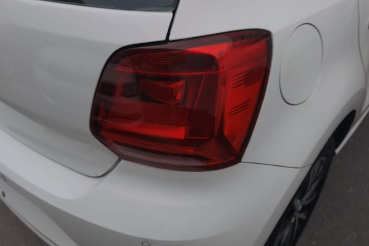 Volkswagen Polo 2017 car image #8