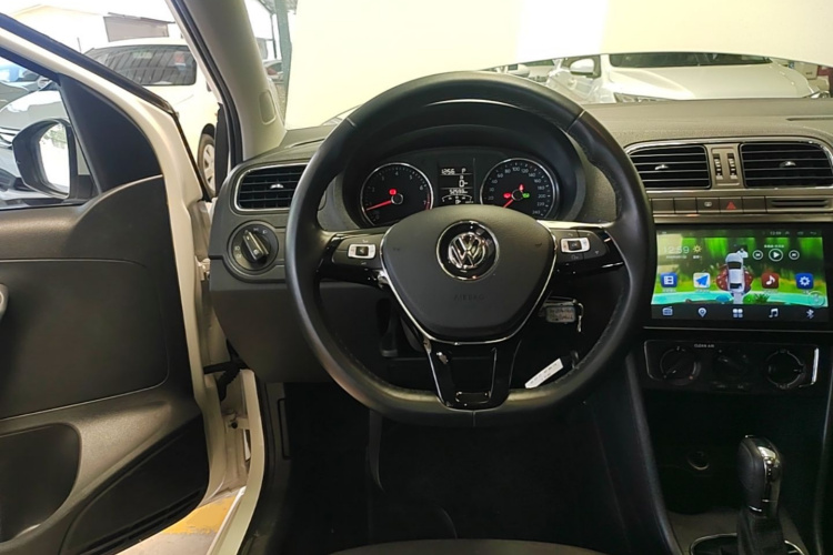 Volkswagen Polo 2018 car image #15