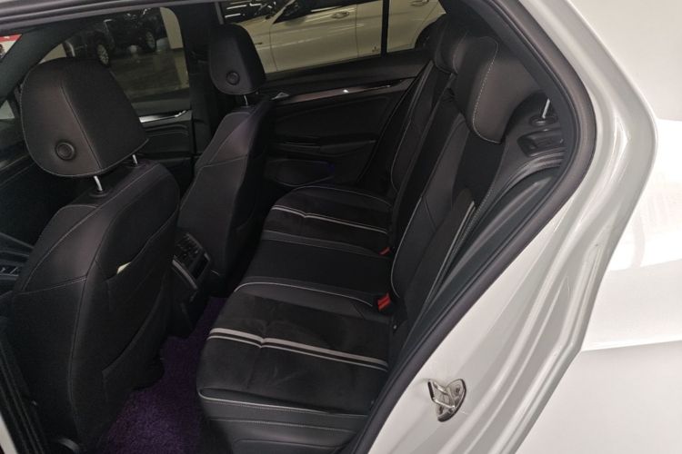 Volkswagen Golf 2022 car image #17