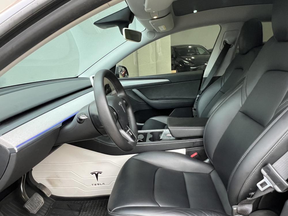 Tesla Model Y 2022 car image #30