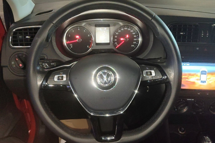Volkswagen Polo 2016 car image #11