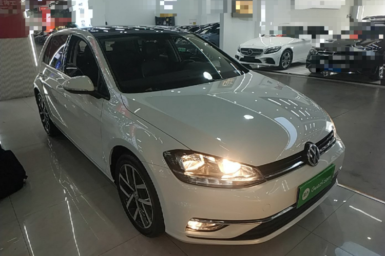 Volkswagen Golf 2019 car image #4