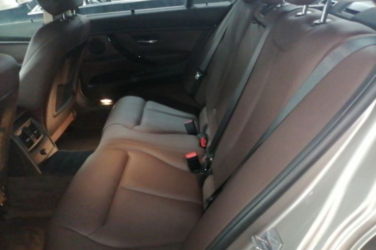 BMW 3 Series 2019 car image #13
