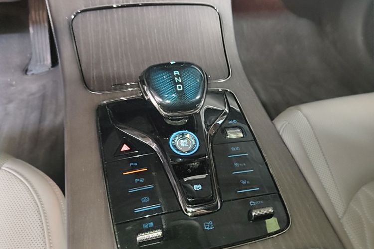 BYD Han 2024 car image #14