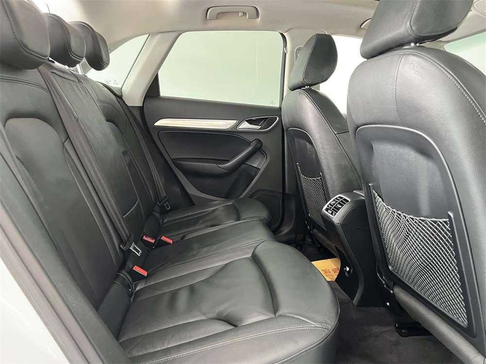Audi Q3 2017 car image #12