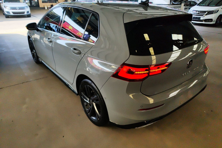 Volkswagen Golf 2023 imagen de coche #5