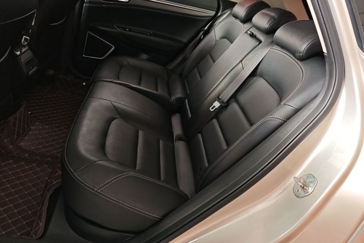 GEELY Emgrand GS 2018 car image #17
