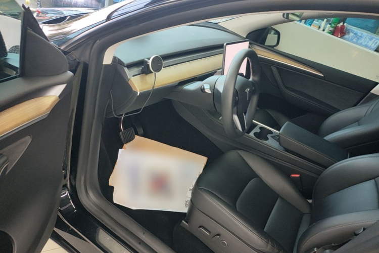 Tesla Model Y 2023 #16 Tesla Model Y 2023 car image #16