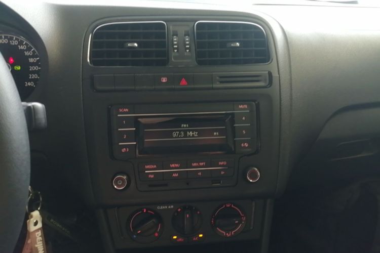 Volkswagen Polo 2016 #13 Volkswagen Polo 2016 car image #13