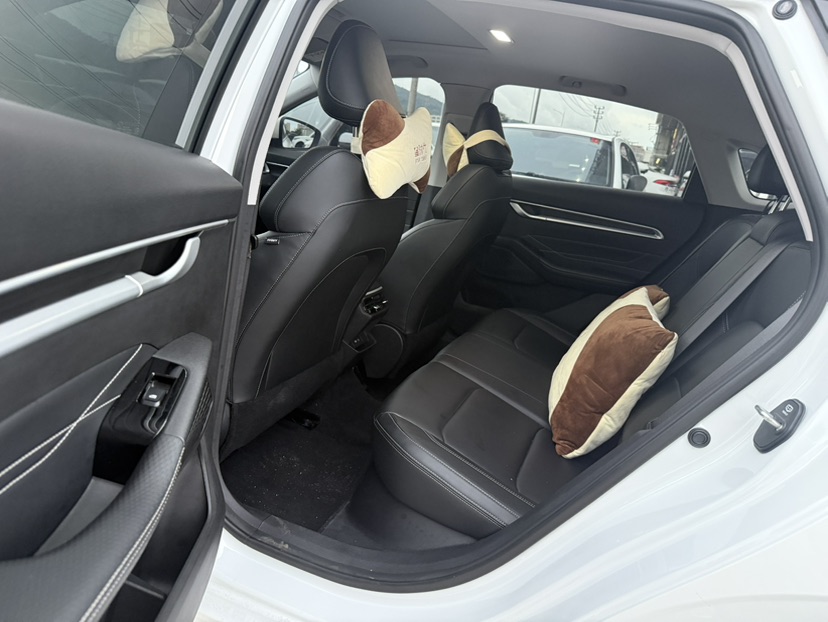 GEELY Emgrand 2025 #4 GEELY Emgrand 2025 car image #4