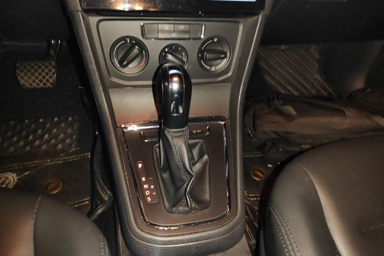 Volkswagen Bora 2018 #14 Volkswagen Bora 2018 صورة سيارة #14