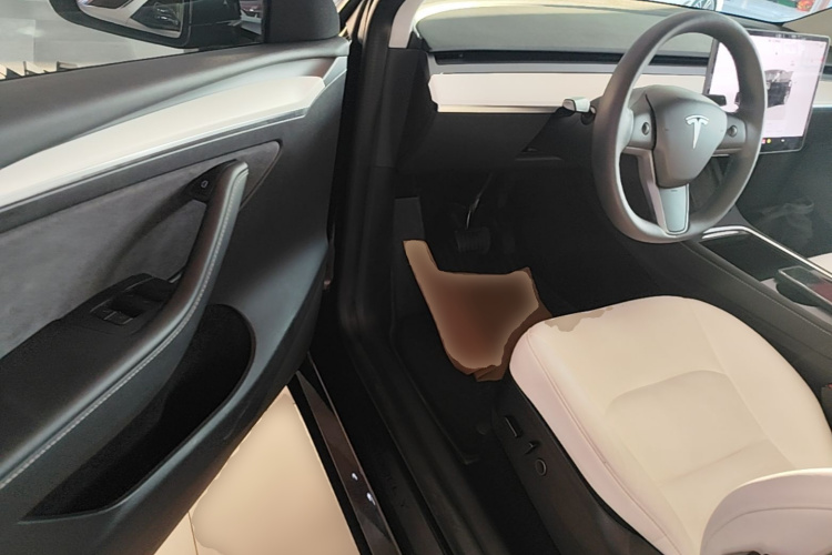 Tesla Model Y 2023 #16 Tesla Model Y 2023 car image #16