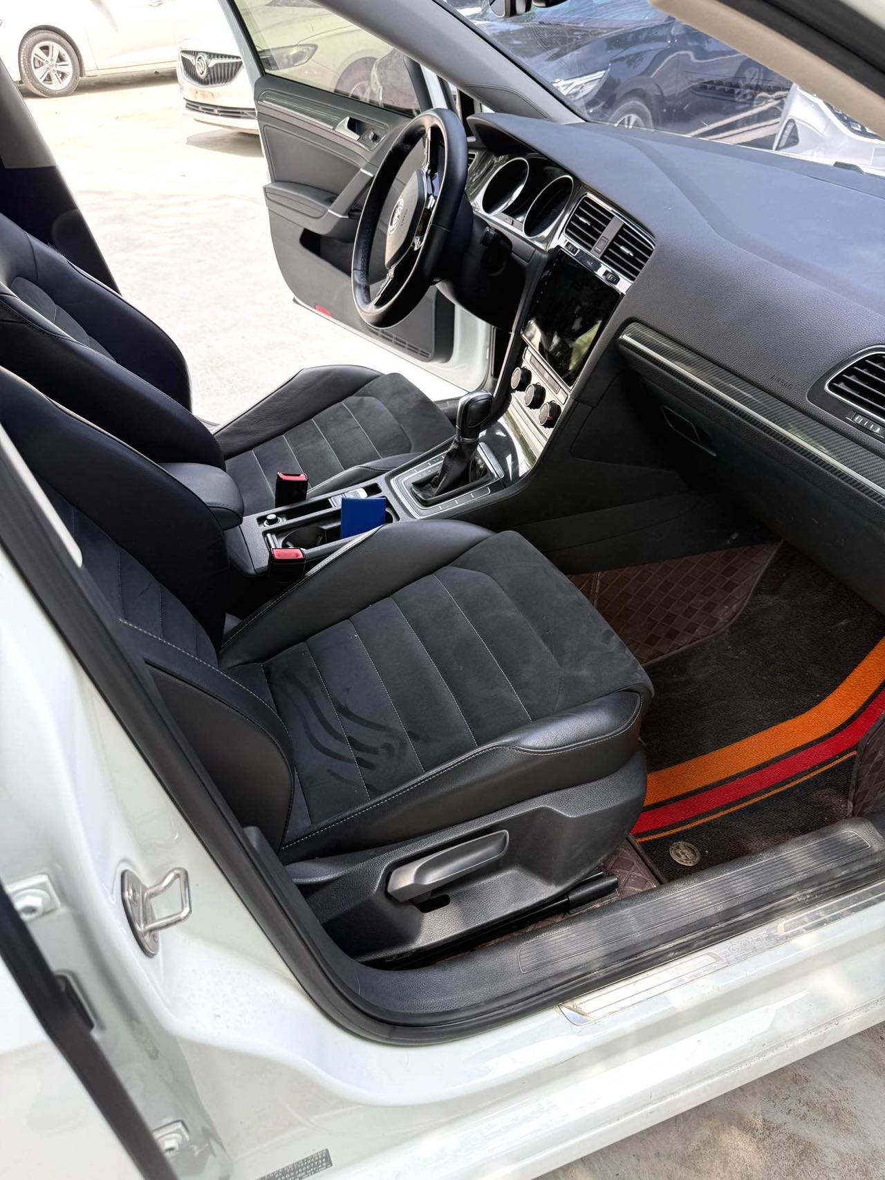 Volkswagen Golf 2018 car image #3