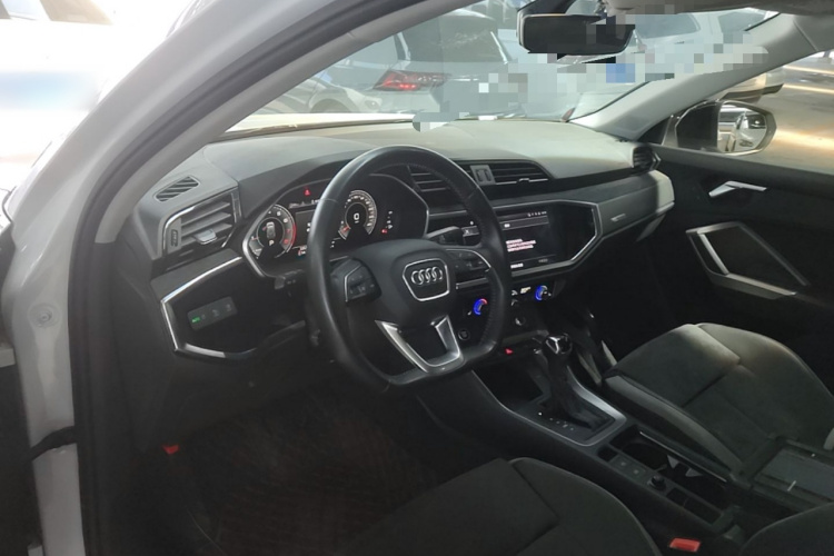 Audi Q3 2022 car image #10