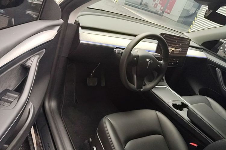 Tesla Model Y 2024 #16 Tesla Model Y 2024 car image #16