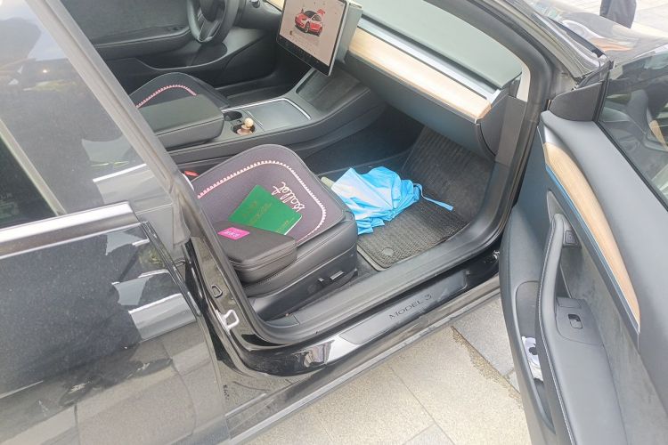 Tesla Model 3 2023 car image #21