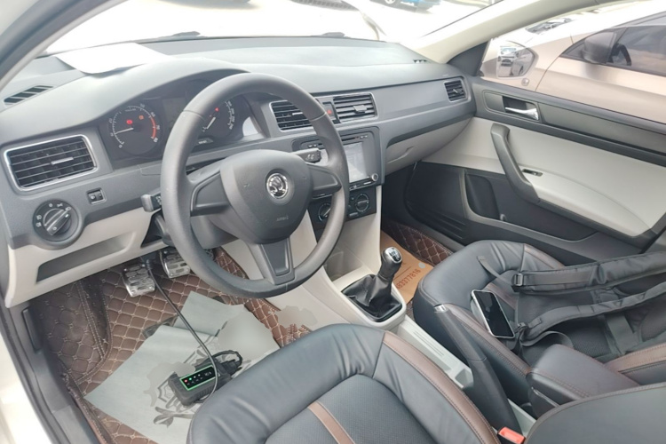 Skoda Rapid 2016 image de voiture #10