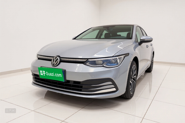 Volkswagen Golf 2024 car image #2