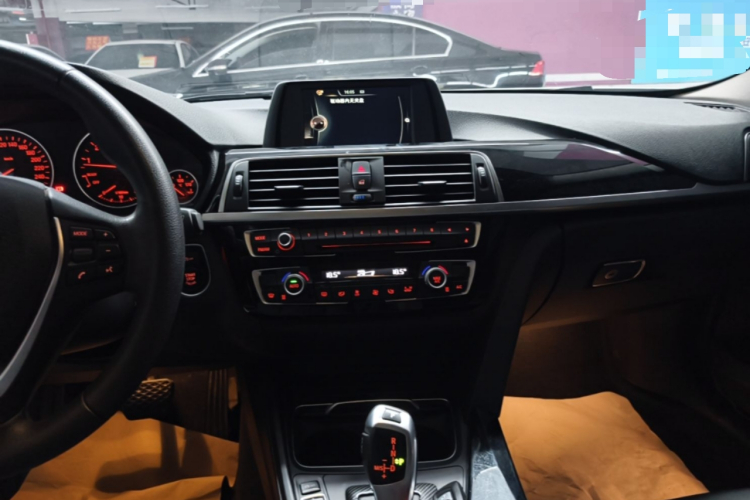 BMW 3 Series 2017 car image #18