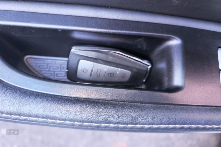 GEELY Emgrand 2019 car image #10