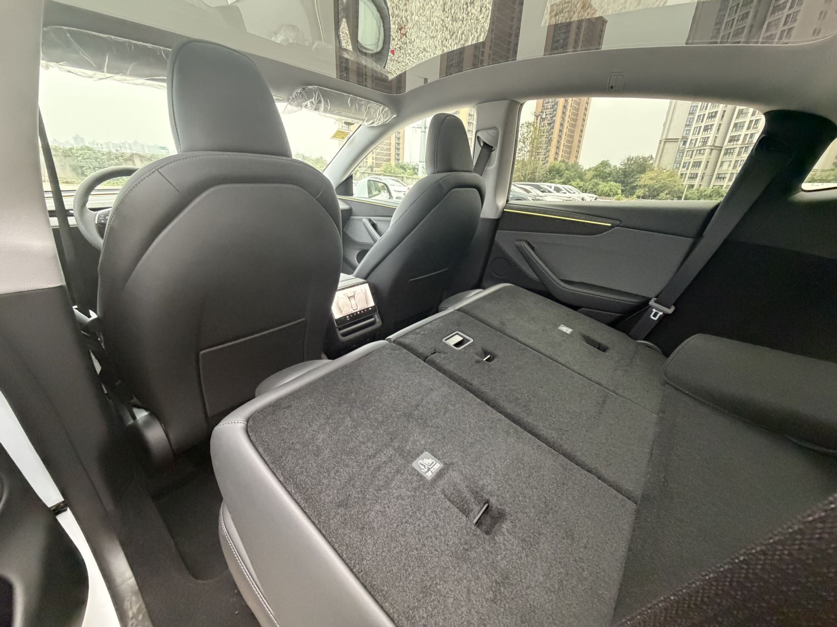 Tesla Model Y 2025 #6 Tesla Model Y 2025 صورة سيارة #6