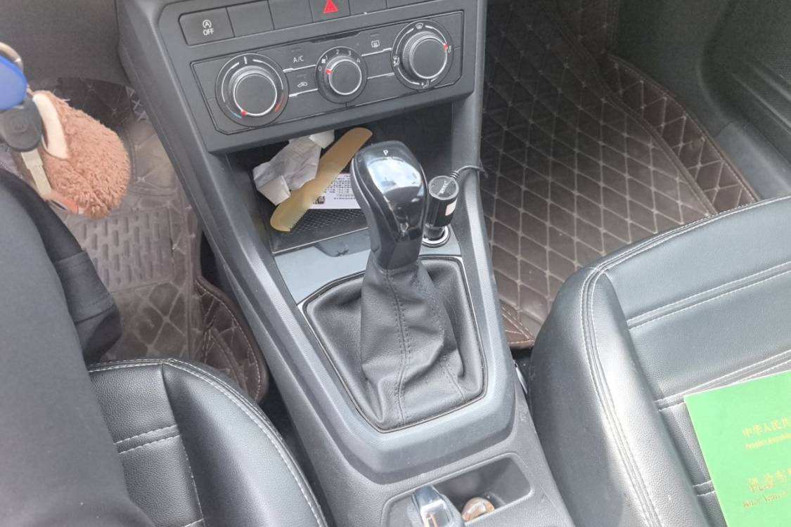 Volkswagen T-Cross 2019 car image #27