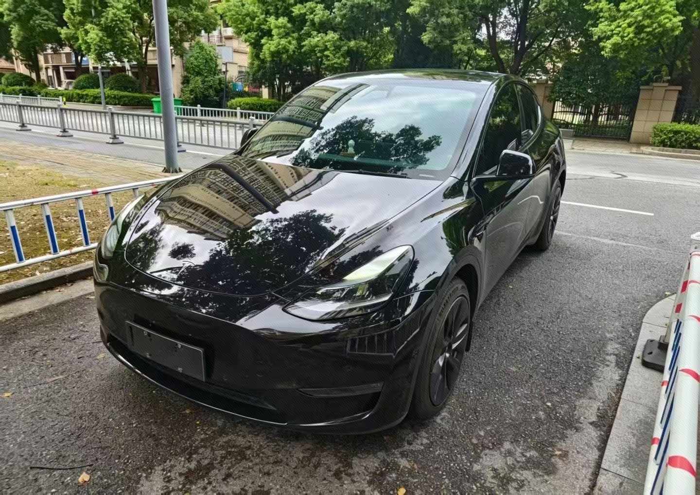 Tesla Model Y 2022 Tesla Model Y 2022 car image