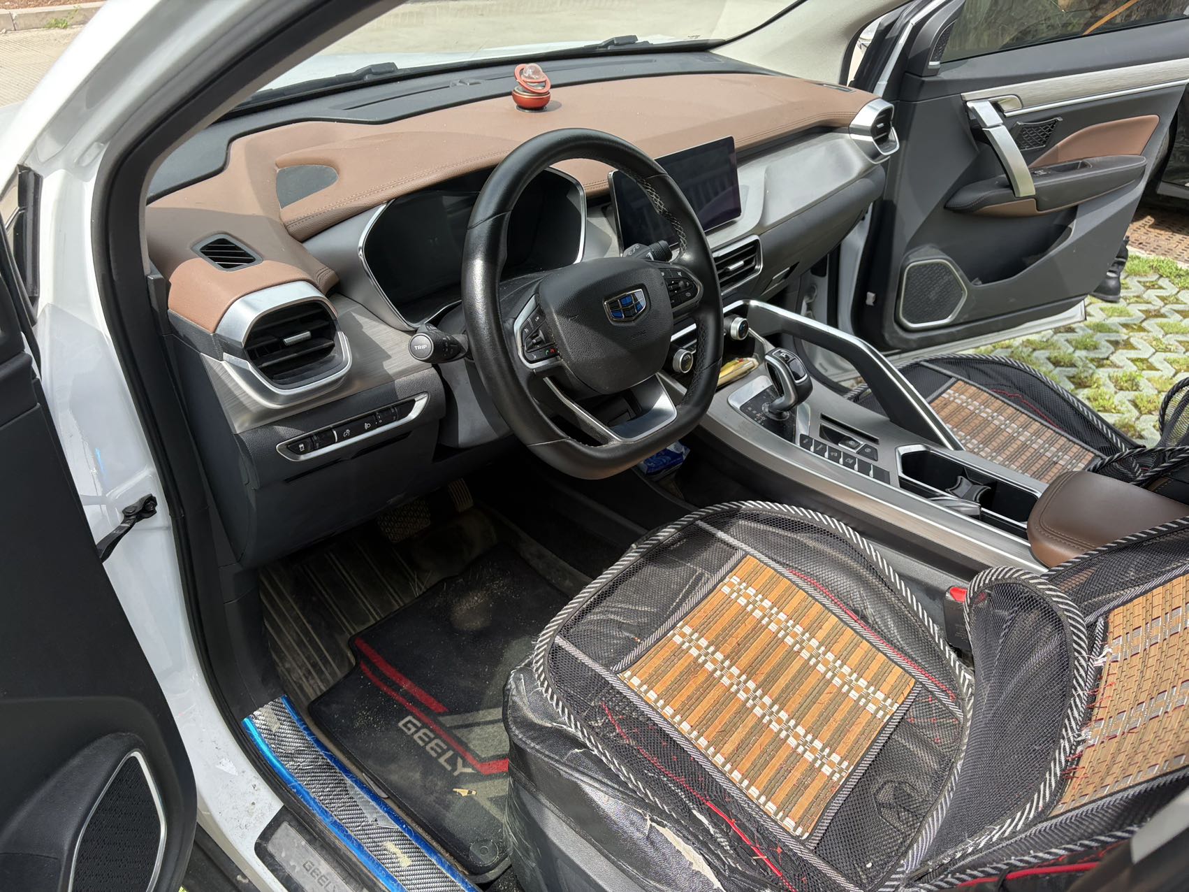 GEELY Coolray 2019 car image #4