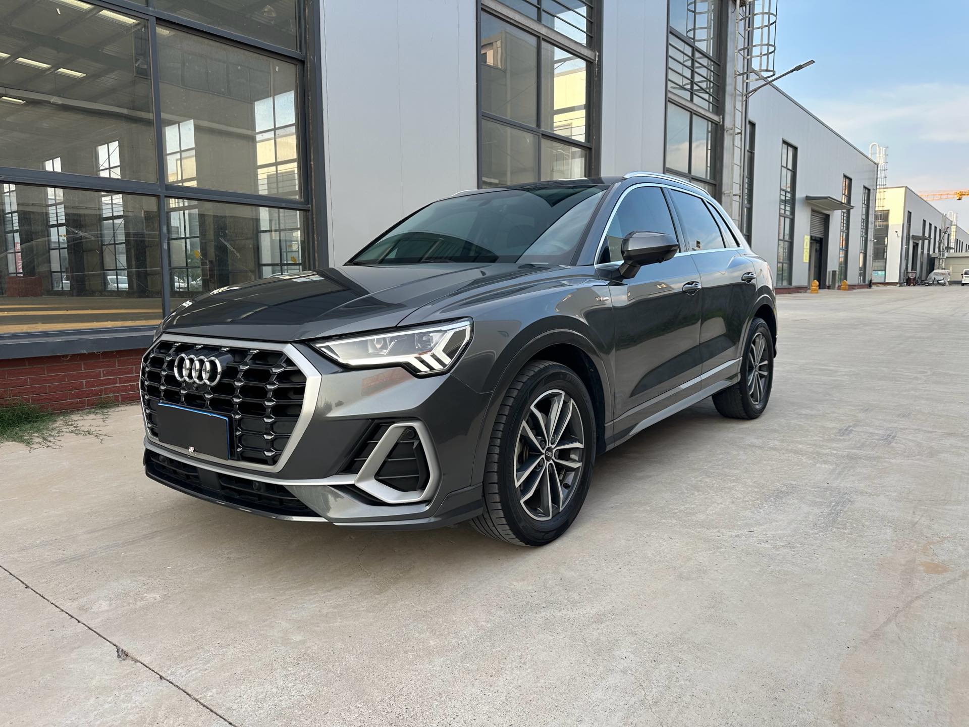 Audi Q3 2022 car image 