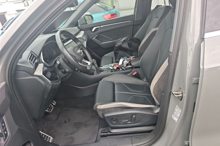 Audi Q3 2023 car image #17