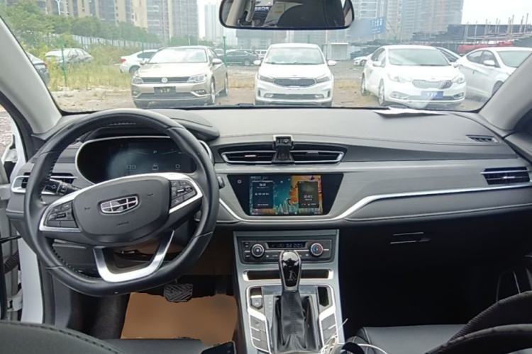 GEELY Emgrand 2021 изображение автомобиля #10