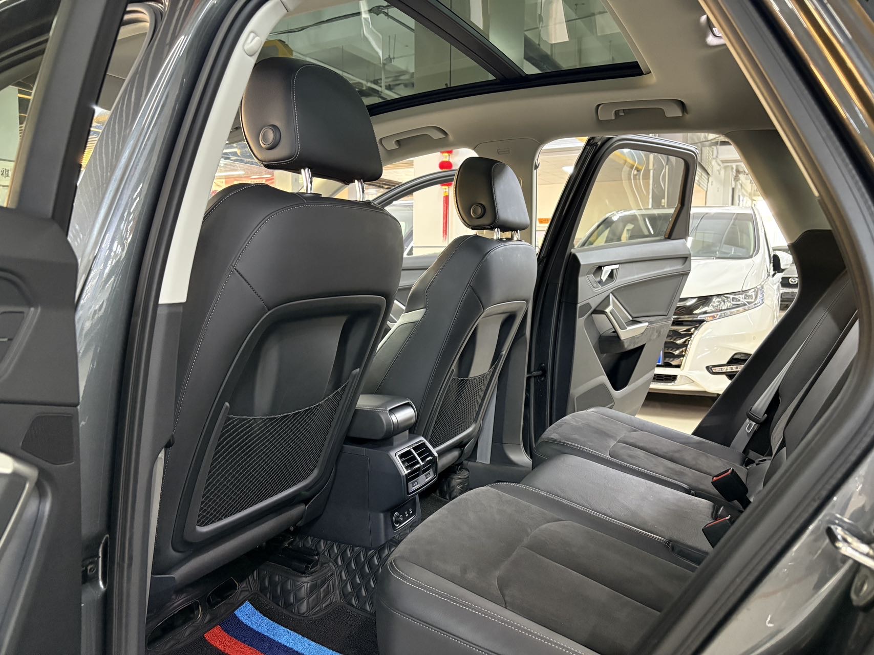Audi Q3 2022 car image #5