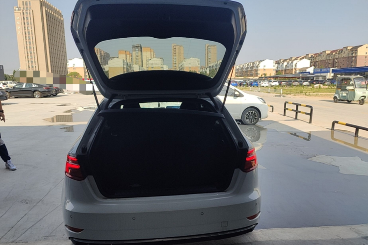 Audi A3 2019 car image #19