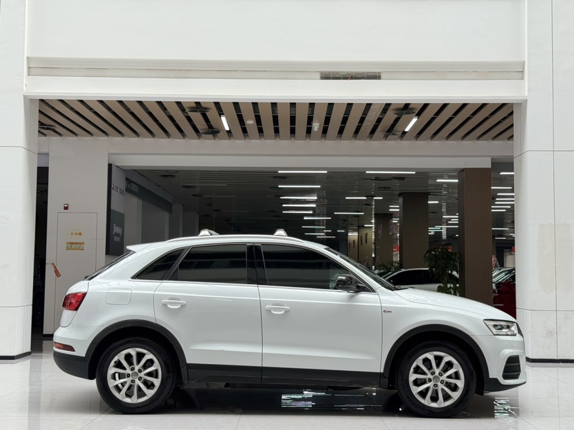 Audi Q3 2016 car image #4