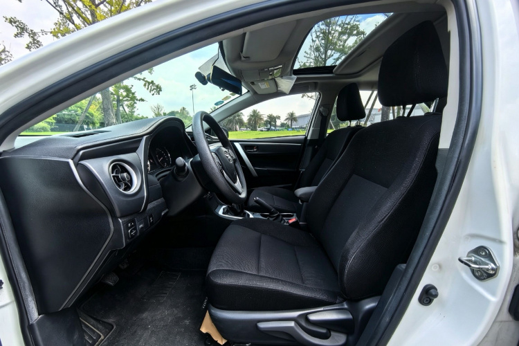 Toyota Corolla 2018 car image #12