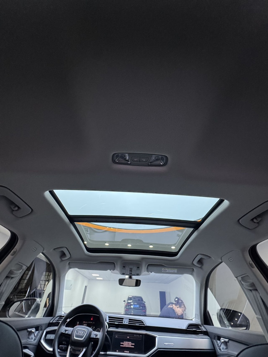 Audi Q3 2022 car image #9