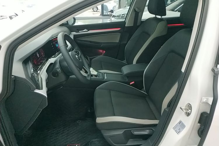 Volkswagen Golf 2022 car image #15