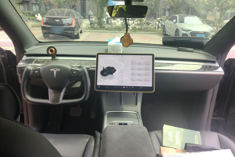 Tesla Model Y 2023 car image #7