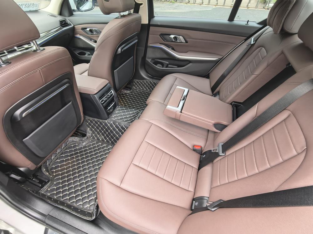 BMW 3 Series 2020 car image #11