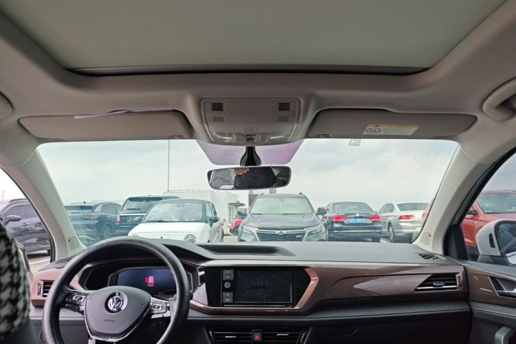 Volkswagen Tharu 2019 car image #18