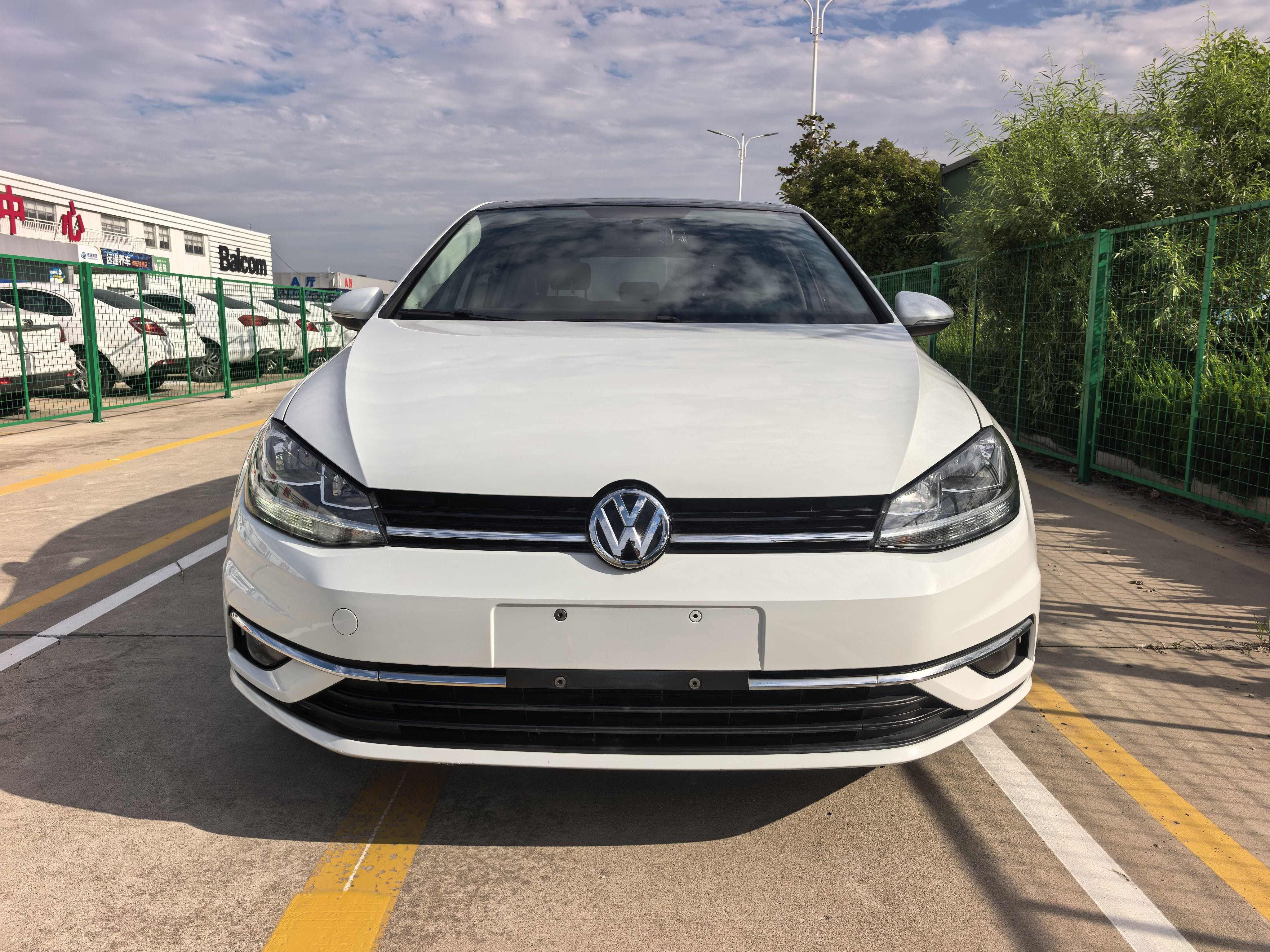 Volkswagen Golf 2020 car image 