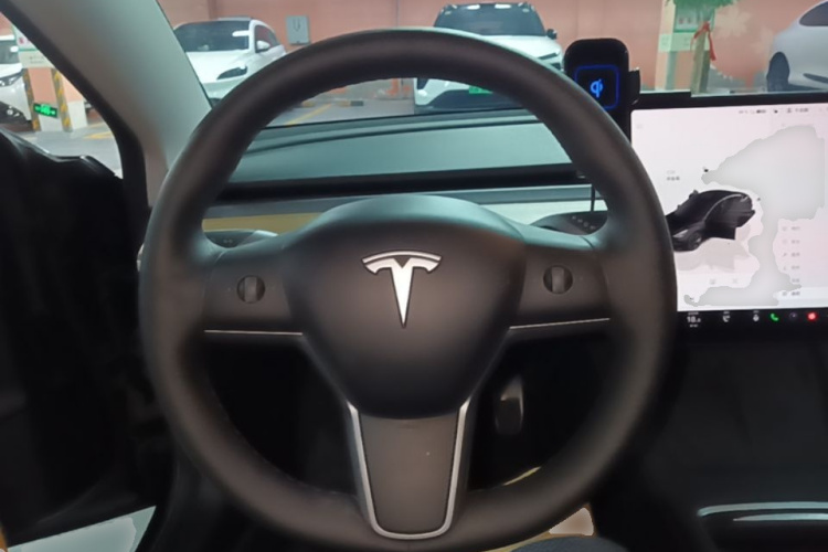 Tesla Model 3 2022 car image #11