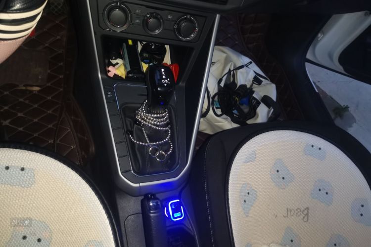 Volkswagen Polo 2021 car image #16