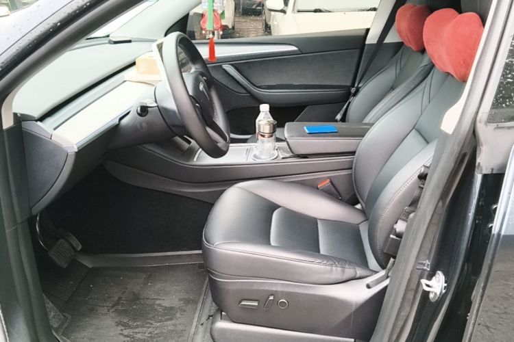 Tesla Model Y 2024 car image #19